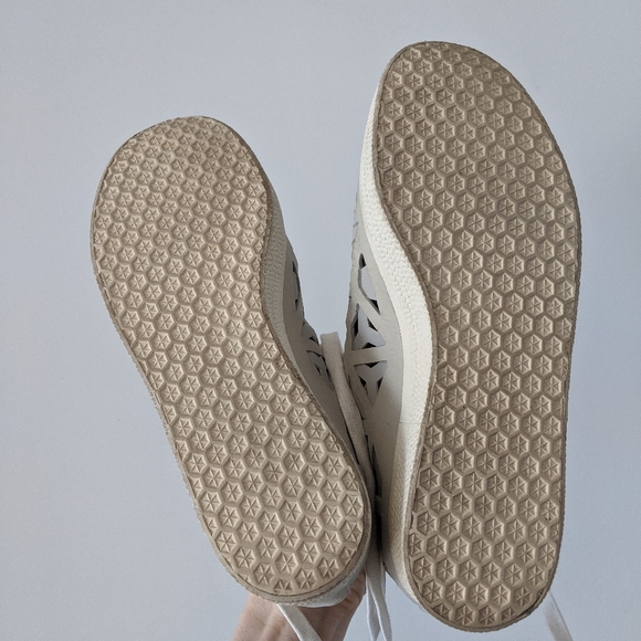 Adididas Originals Gazelle cutout sneakers UK6 Mens/Boys sizing - Picture 4 of 6